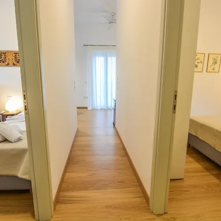 Апартаменты Thalassa Seaside